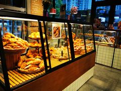 面包甜点陈列柜-Dough&Joe团憩(瑞虹天地月亮湾店)