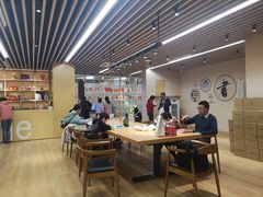 -漕河泾街道图书馆(漕河泾社区文化活动中心店)