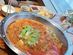 -野山舂·贵州现舂酸汤火锅(鸿通城店)