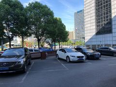 -杭州中沃沃尔沃4S店(滨江区店)