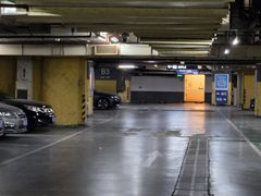 -新世界百货崇文店停车场