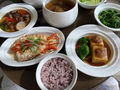 -臻康乃馨月子中心(集美店)