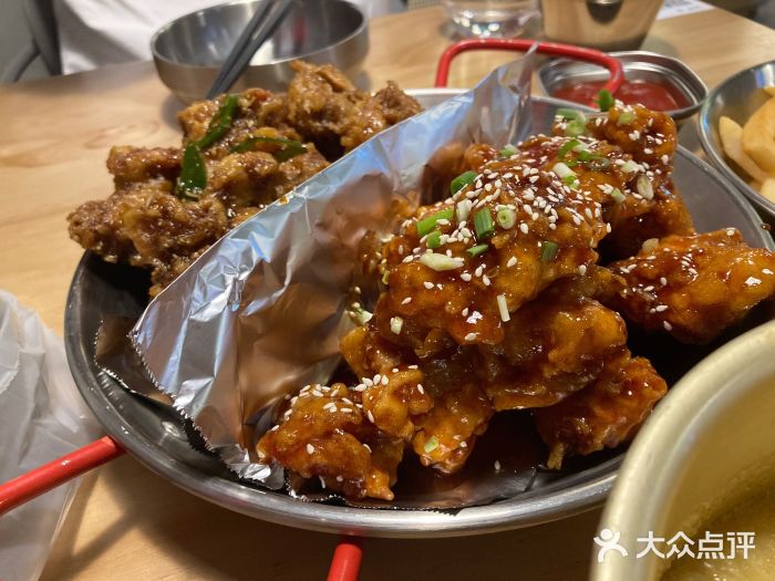 一乐韩国炸鸡(高铁吾悦店)酱蒜果酱双拼炸鸡图片