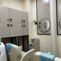 -菩叶脱发白发中心
