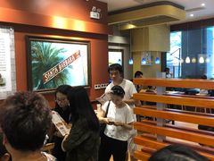 等位区-The Habit Burger Grill 哈比特汉堡(爱琴海店)