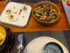酿鸡蛋沙拉配鱼子酱-帕歌西班牙餐厅paco tapas