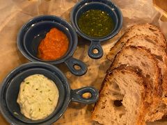 三种酱配酸面包-Mesa Madre梅萨妈妈·Bintana(国贸店)