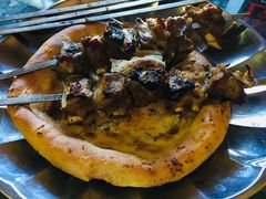 -烤肉小伙烤肉店