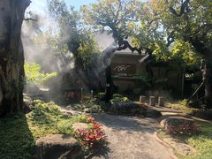 -Chom Cafe and Restaurant