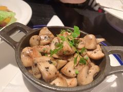 松露炒蘑菇-C&R西班牙餐厅
