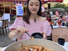 -刘姐啤酒鱼民族演艺餐厅(西街总店)