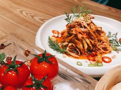 番茄脆菇沙拉-小大董·烤鸭(凤凰汇店)