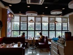 靠窗位-粤仔湾砂锅粥(广益哥伦布店)