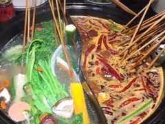 -两三事小郡肝串串香火锅(桂庙店)