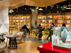 -新华里咖啡书吧(新华书店小寨店)