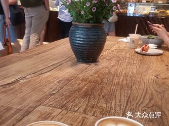 客人中老外不少，这样更体现出他们忙而不乱