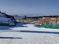 -采薇庄园四季滑雪场