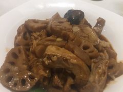 世莲藕焖猪软骨-福鼎轩海鲜大酒楼(皇轩酒店)