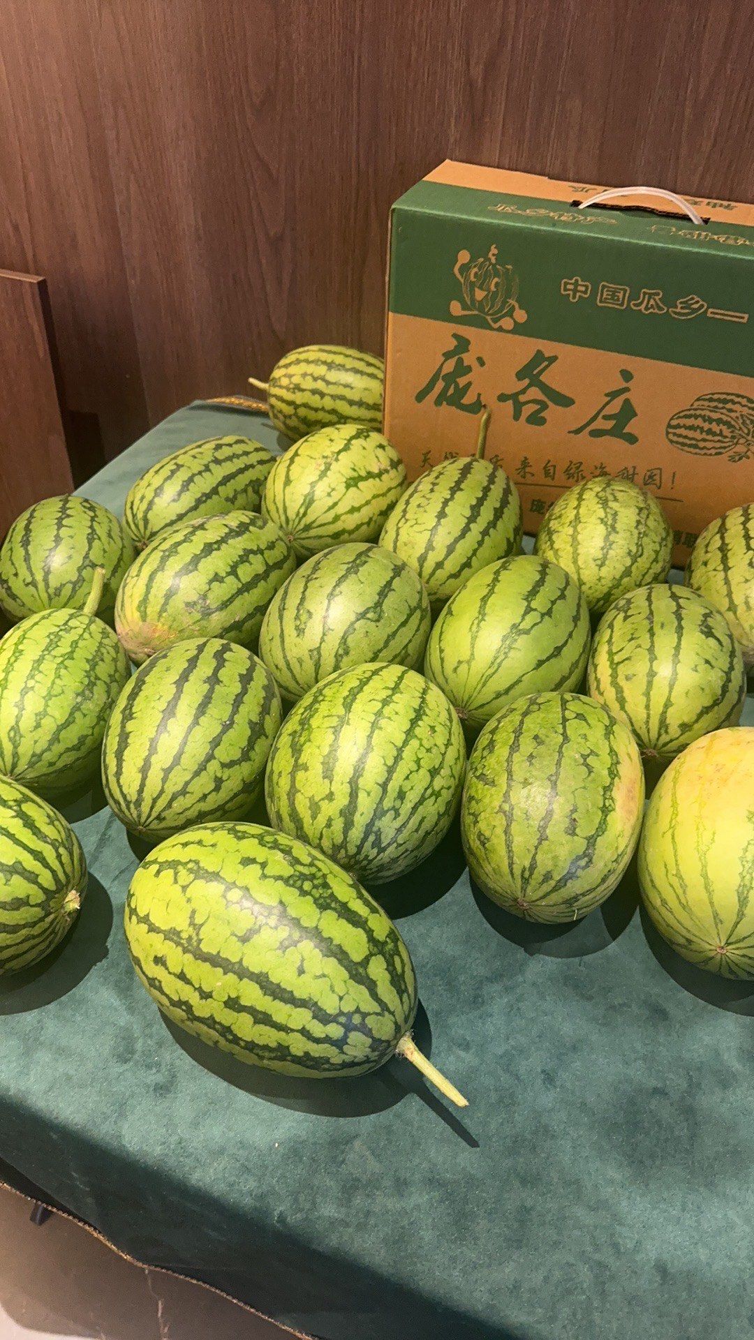 新鲜采摘的庞各庄西瓜,打卡收藏就能领!
