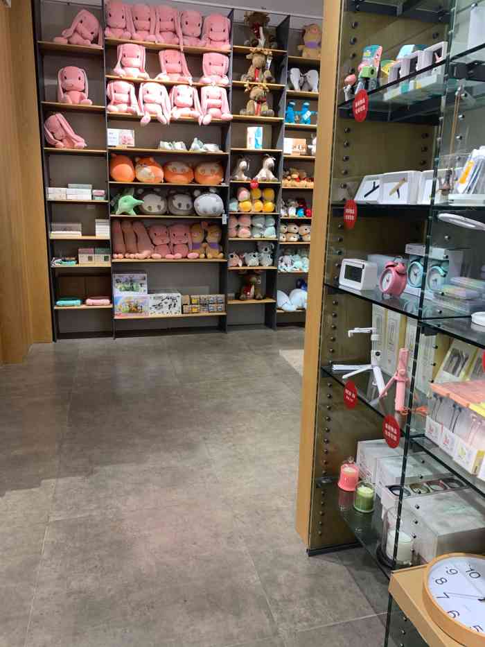 【店铺地址】:宜家荟聚购物中心3楼,乘坐武汉地铁1号线,到竹叶海站