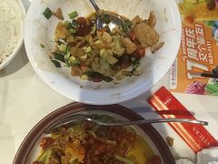 -渝是乎酸菜鱼·川渝小炒(新世界百货望京店)