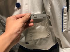 服务，问的过程直接指人说话。很不尊重人。-春晖园度假酒店温泉