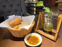餐前面包-卡普里披萨·牛扒·下午茶