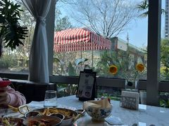 靠窗位-九月里.自由花园餐厅