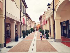 -佛罗伦萨小镇广佛名品奥特莱斯(疏港路店)