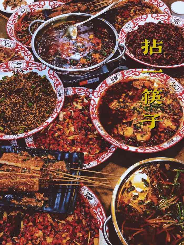 [薄荷]环境: 不用说了 比成都十一街那个巷子好太多了!店主精