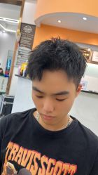 点击看大图 -V8潮牌·接发烫染连锁