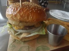 -三勾JJJ Burger&Coffee(梅溪湖店)