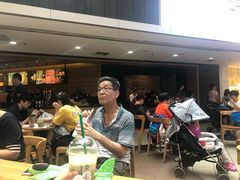 等位区-星巴克(广州中华广场B1层店)