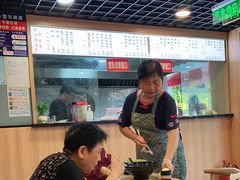 -香山胡记吴江路生煎(灵山路店)