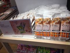 -名创优品(北京新中关购物中心地铁层店)