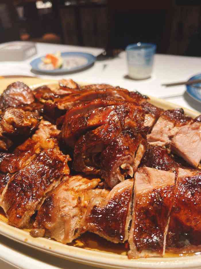 八府香鸭(华山路店)-"他家的招牌菜八府香鸭惊艳到我了,酱香浓郁.
