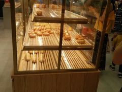 面包甜点陈列柜-面包新语(融创茂店)