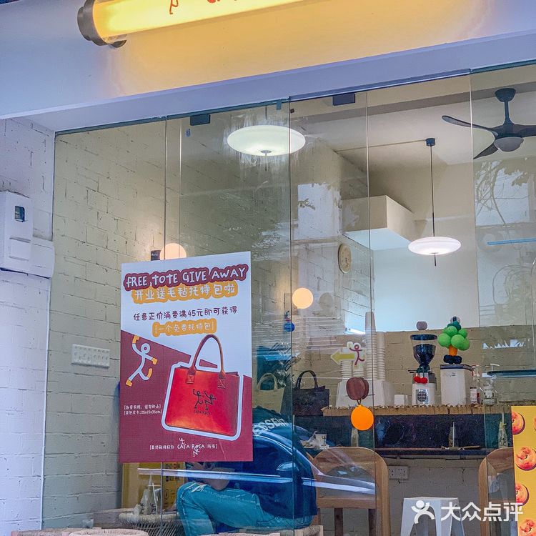 广州📍凤凰新村创意cafe 奶瓶特调超可爱🧡