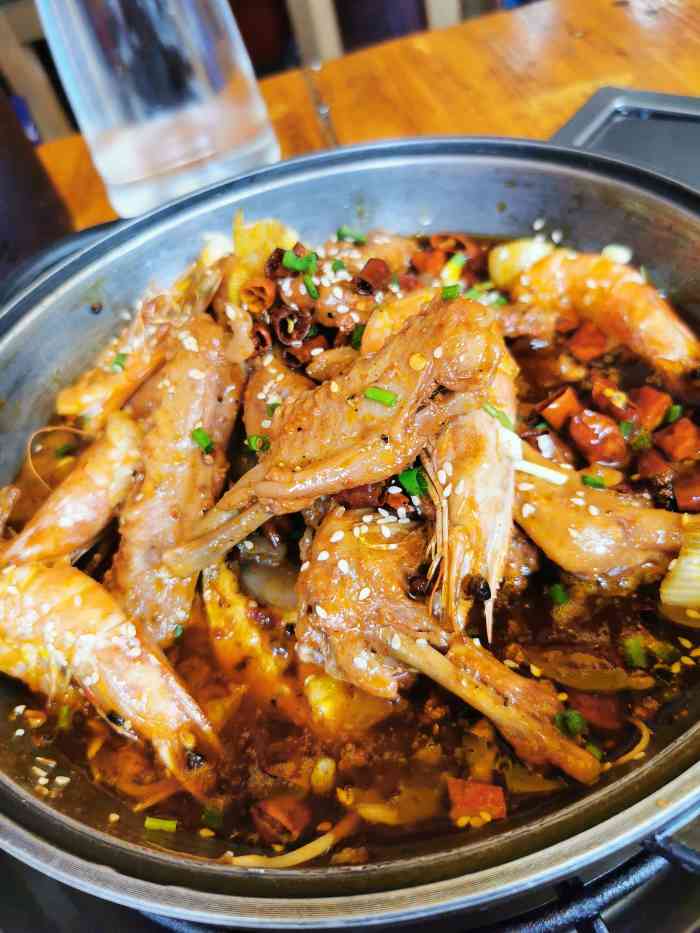丫恋锅鸭爪爪(美乐城店)-"他们的传单广告上写的是(好吃不贵,天天排.