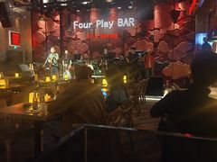 -FOUR PLAY BAR