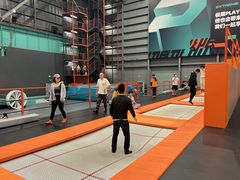 -极限PLAY运动娱乐新世界·团建派对潮玩休闲馆·室内蹦极高空游乐园