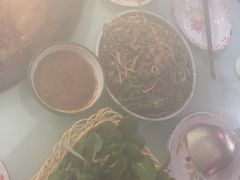 -鱼窝棚柴火铁锅炖(富山屯店)