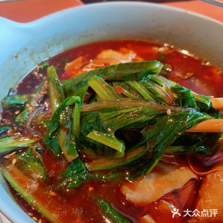 沈阳老式麻辣烫申请出战‖拿首小串