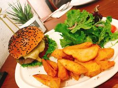 招牌牛肉汉堡-UPPER KITCHEN(延安路店)