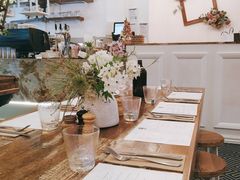 -FLOVIE FLORIST CAFE