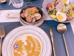 金枪鱼流心蛋芒果色拉-HuaTa 花榻·花忆西葡餐厅(虹桥南丰城店)