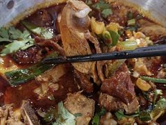 -爆炸头阿姨小四川正宗川味小吃(无任何分店)