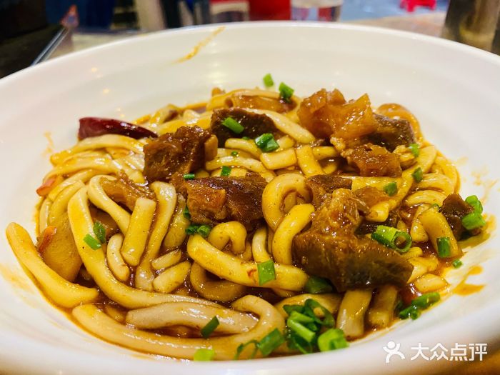 一鸣张胖子·小龙虾湖北菜(民意四路店)土豆粉炖牛腩图片