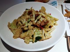 -阿瓦山寨·湘菜现炒·剁椒鱼头王(咸阳总店)
