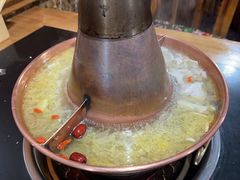 -果松木炭酸菜铜火锅·外婆参鸡汤